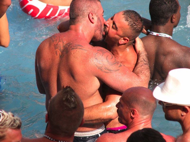 gay jewish guys from Gavin cruising gay bars
